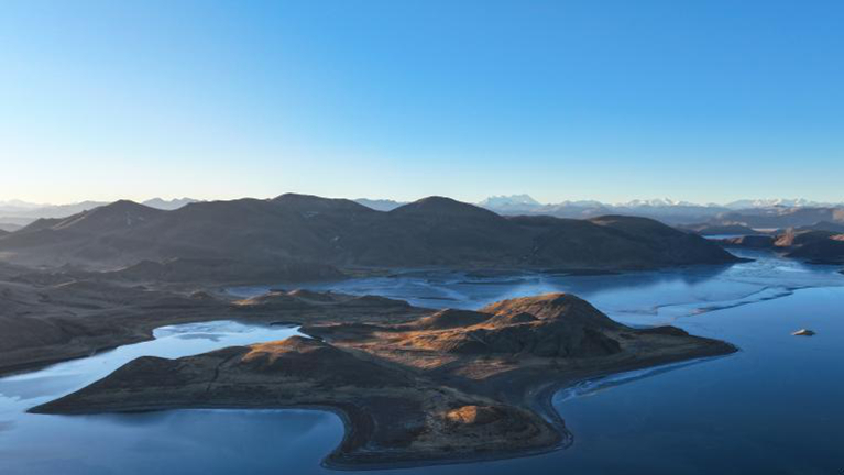 西藏沉错：羊卓雍错流域的生态明珠