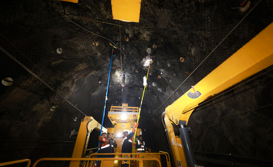 豐沙鐵路深夜打冰保安全