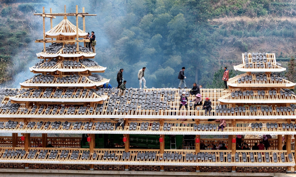 广西三江：同心建桥迎新春