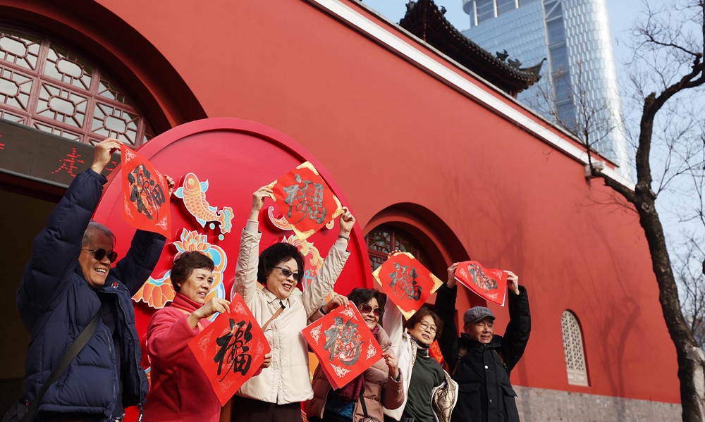 南京640余年鼓楼击鼓迎春 翰墨飘香打造文化盛宴