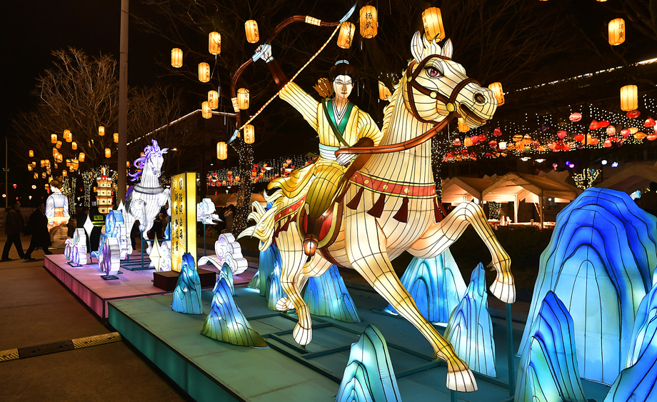 第二十四届“两马同春闹元宵”灯会：马年马做主角