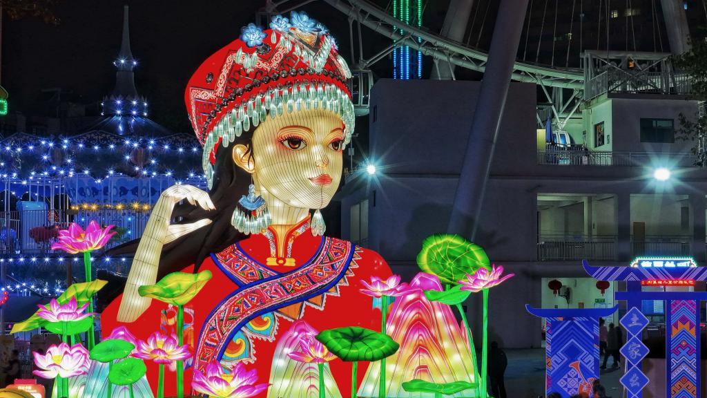 湖北宜昌：屈原昭君“亮”相新春 