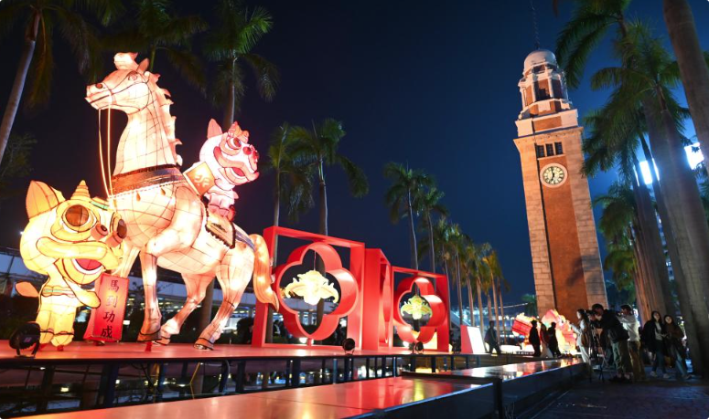 醒狮、骏马等喜庆造型彩灯亮相香港彩灯展
