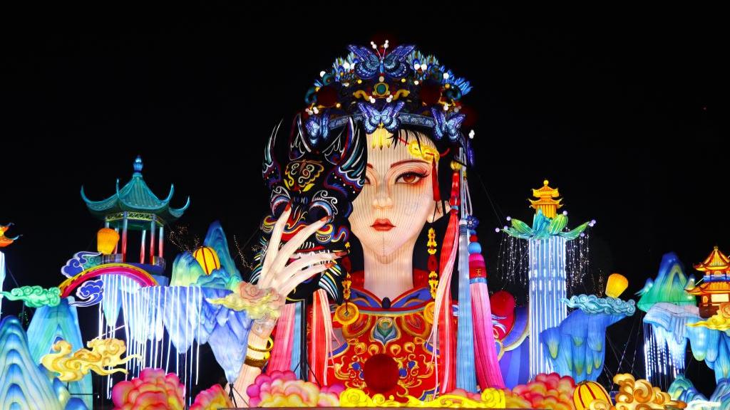 江西南昌举办“洪州千灯会” 流光溢彩迎新春 