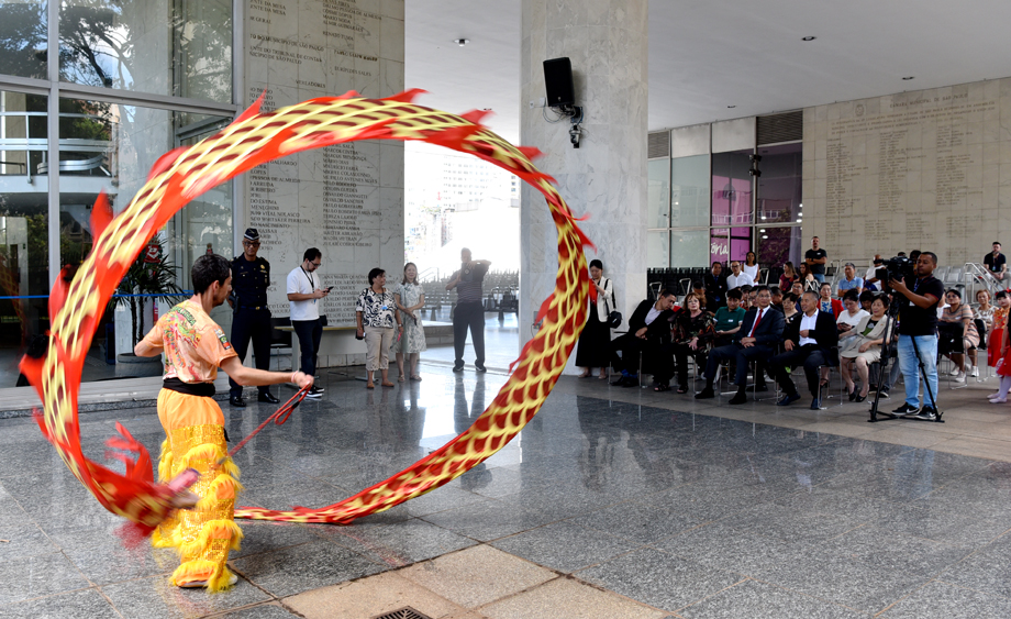 巴西圣保羅舉行升旗儀式慶馬年春節(jié)