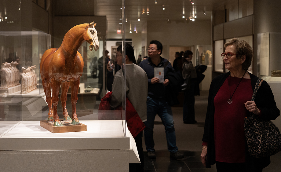 美国纽约大都会博物馆“喜迎马年”