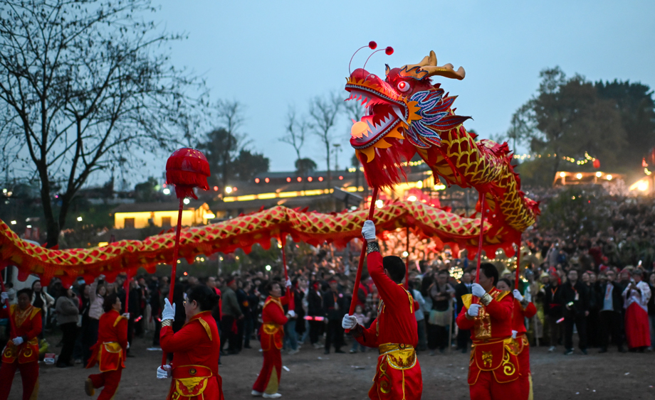 （新春走基層）沿襲千年民俗 重慶歷山火把節點亮鄉村夜