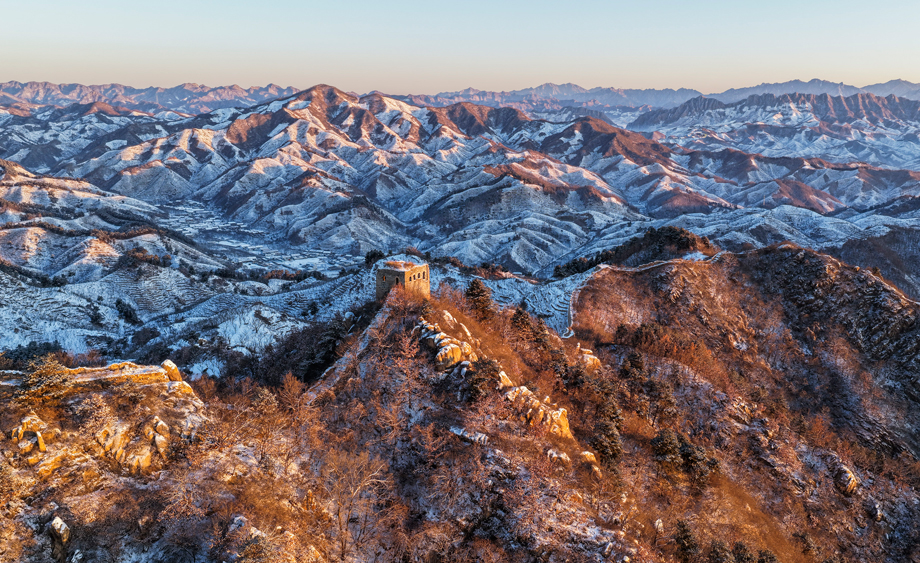 河北遵化：雪后長城壯美如畫