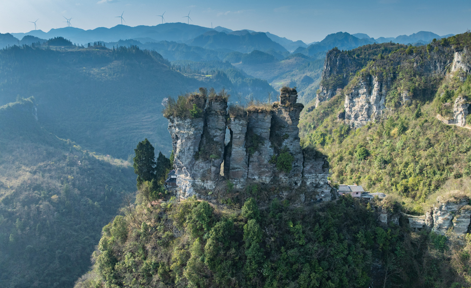 航拍贵州务川七柱山 天然岩峰阵列成景
