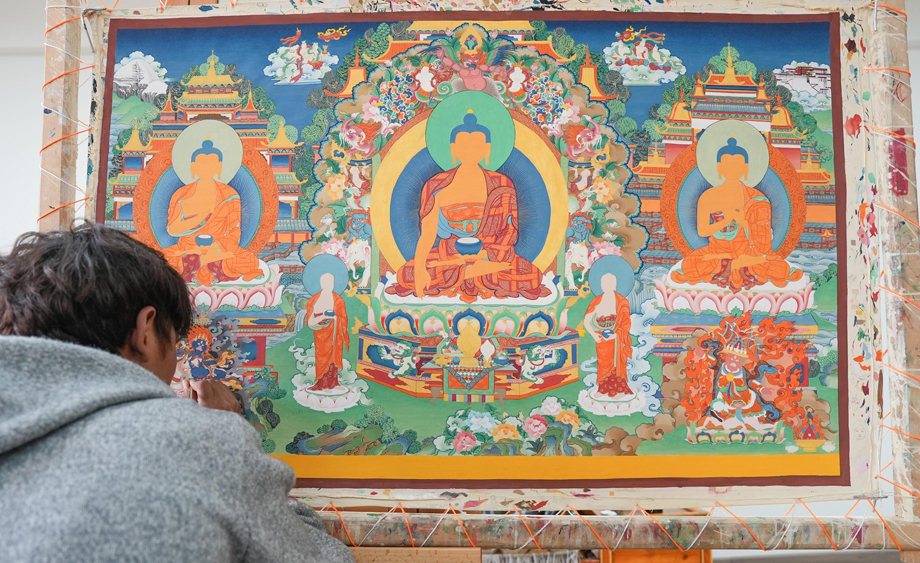 西藏丹巴绕旦唐卡艺术学校四十六载免费育人 非遗技艺薪火相传