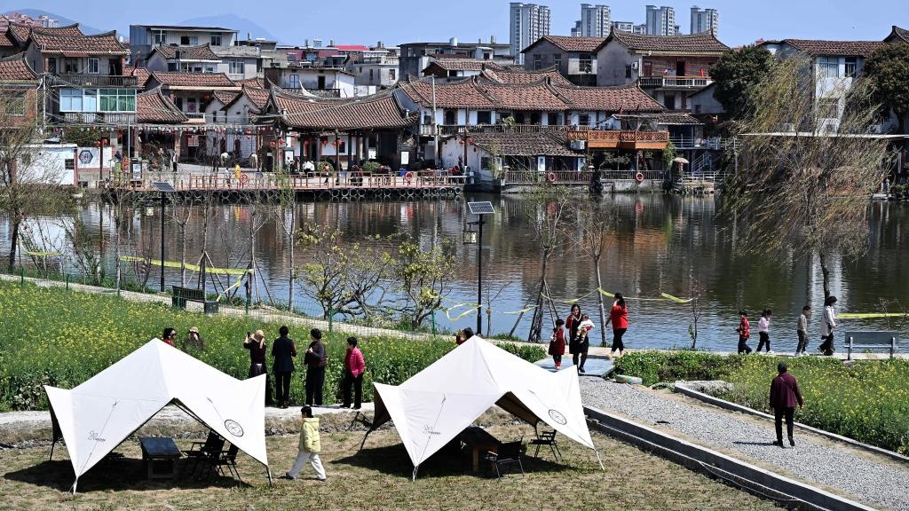 福建莆田：白塘湖畔引游人 