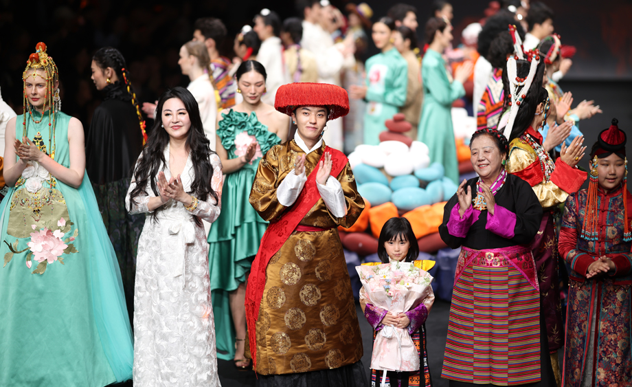 岡仁卓嘎·郭蓉蓉專場(chǎng)發(fā)布亮相2026中國(guó)國(guó)際時(shí)裝周（春季）