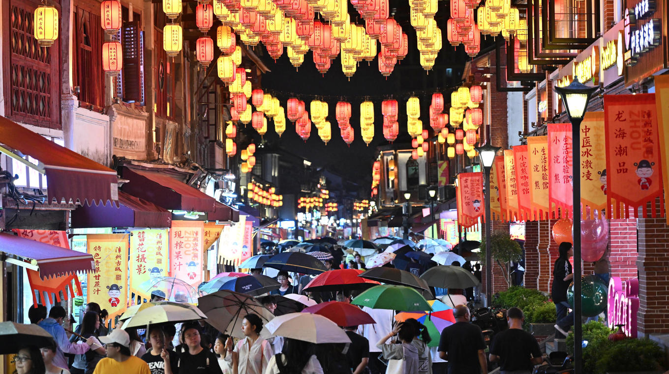 清明小長(zhǎng)假 福建漳州古城人氣十足