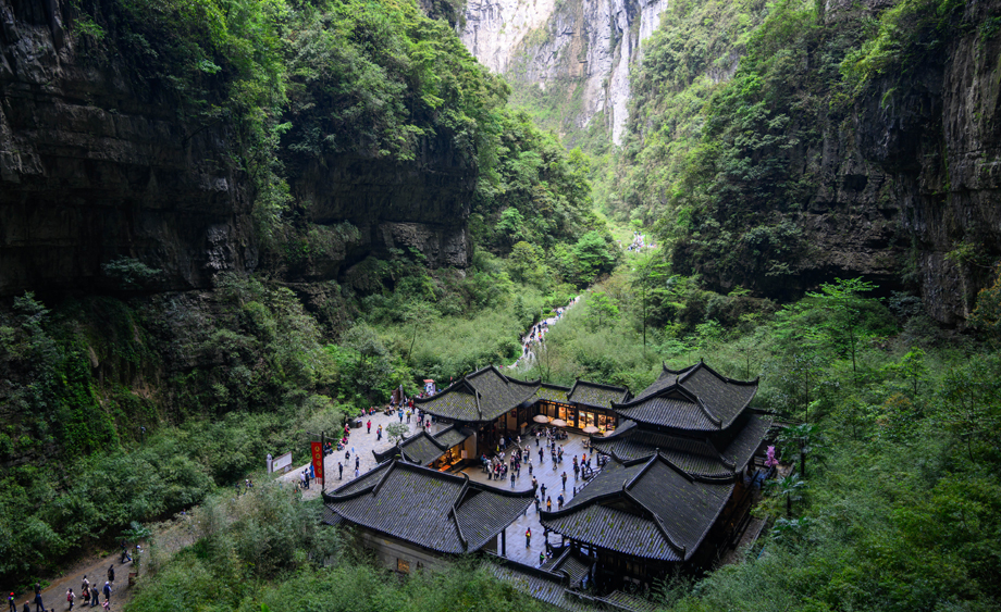 山水繪奇觀 世界自然遺產(chǎn)武隆天生三橋人氣旺