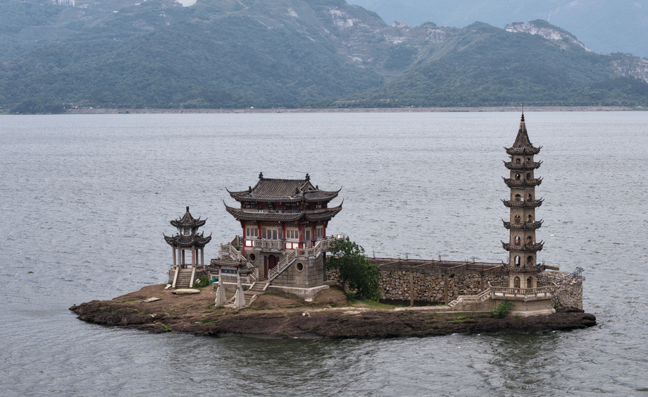 江西庐山：鄱阳湖水位上涨 千年石岛“落星墩”没入水中