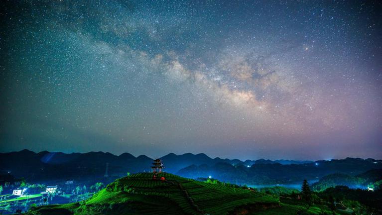 湖北恩施多地夜空上演“星河盛宴”