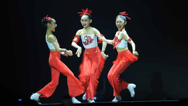 四川成都：少儿、青年舞者同台角逐潮流舞蹈大赛