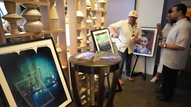 “上海×纽约”巨幅宝丽来摄影展在纽约举行