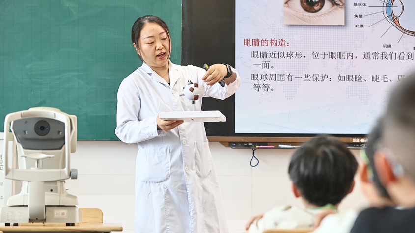 “内调+外护” 医师建议及时关注孩子暑期用眼