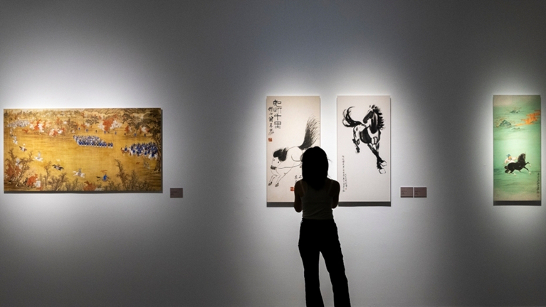 “神骏千载——中土马文化艺术展”吸引民众观展