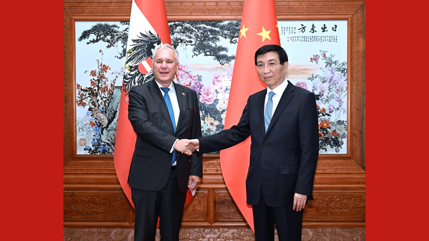 王沪宁会见奥地利国民议会议长罗森克兰茨