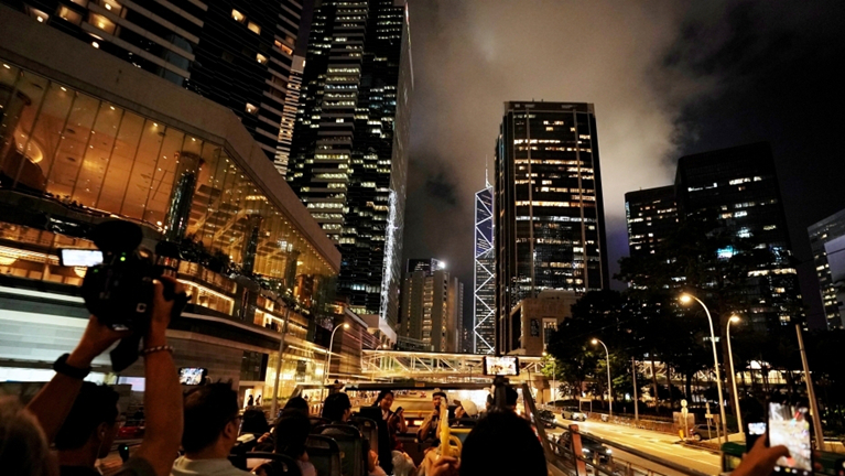 香港推出“敞篷巴士赏月路线”迎中秋