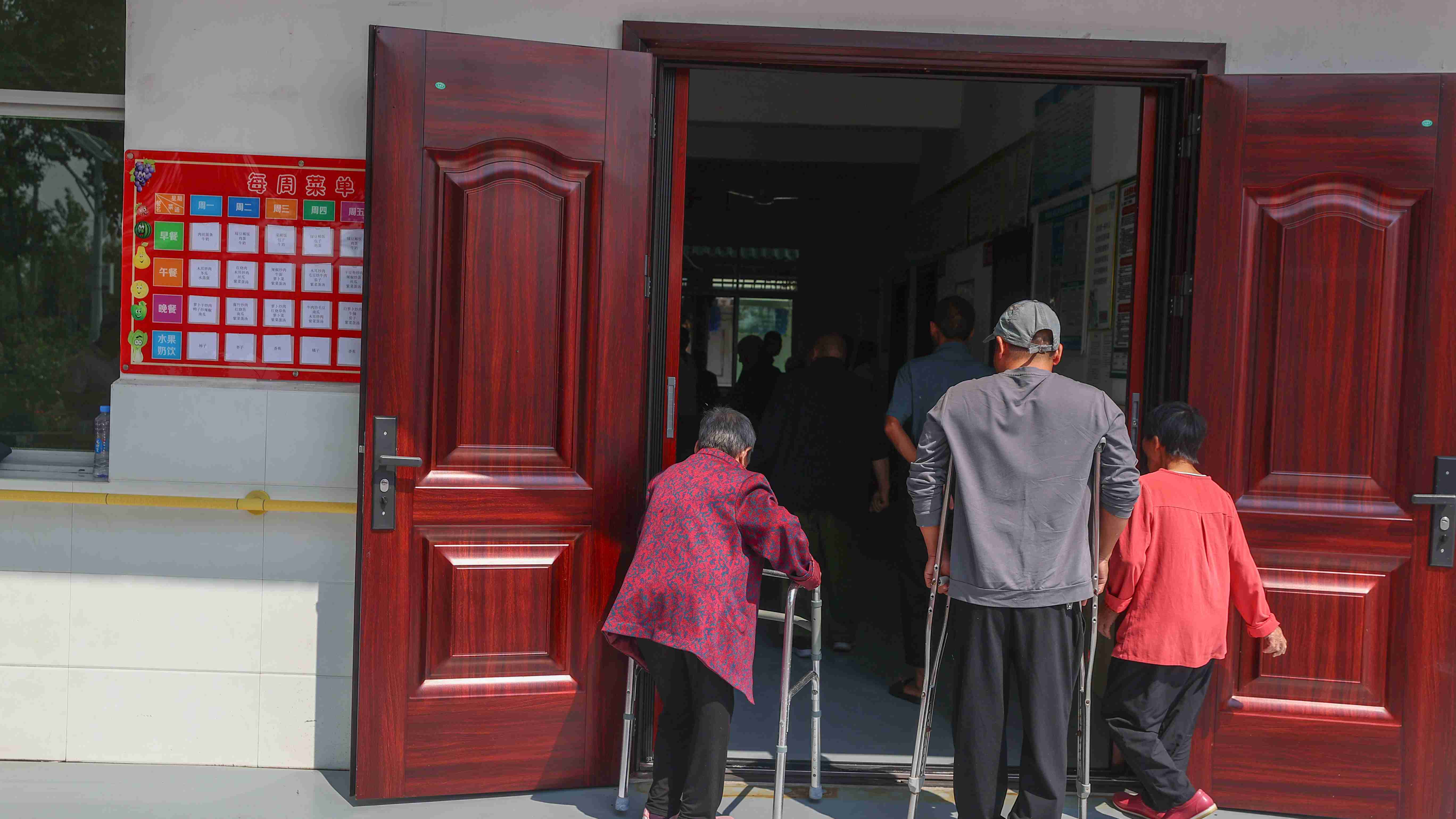這8個癥狀可能是阿爾茨海默病前兆！高危人群建議45歲起篩查