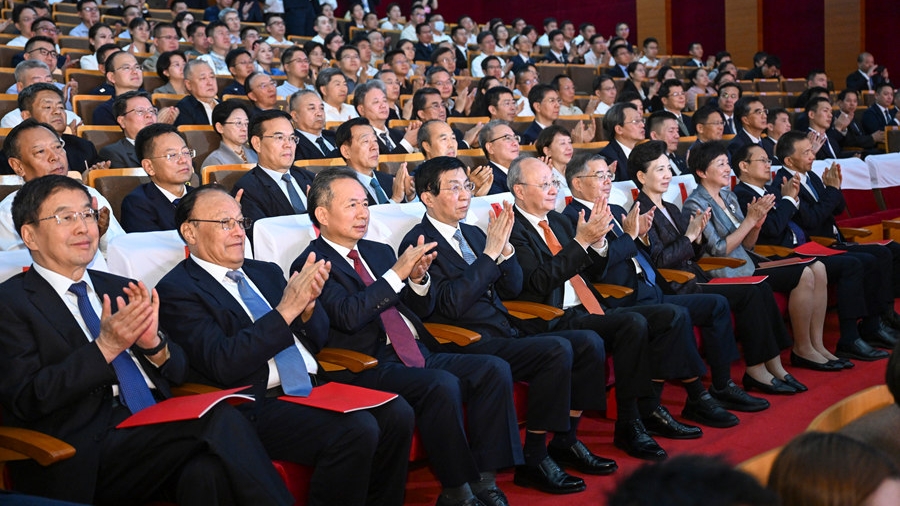 第七届全国少数民族文艺会演在京闭幕 王沪宁出席闭幕式