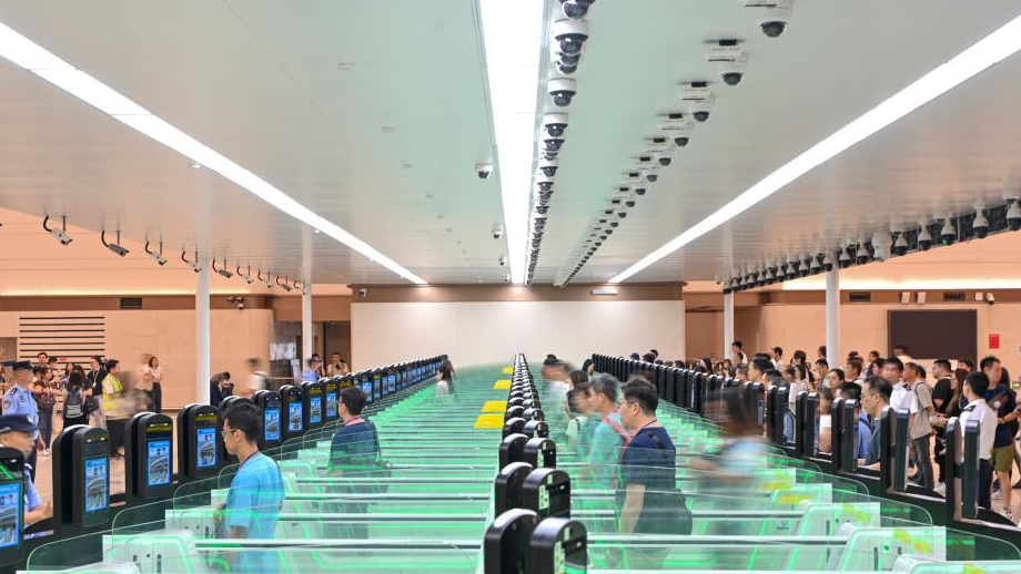 皇岗口岸焕新开通 打造湾区跨境通行新枢纽