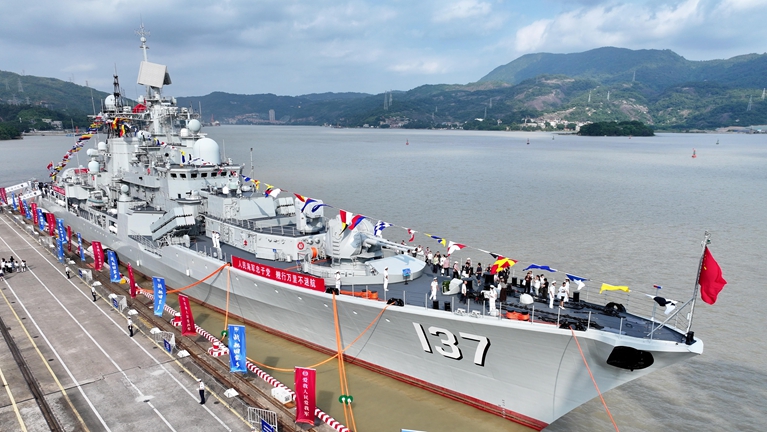海军福州舰首次回乡开展城舰共建活动