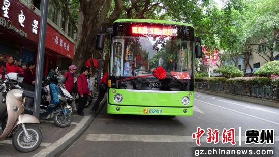 贵州罗甸县首条公交旅游专线开通运行 直达大小井景区