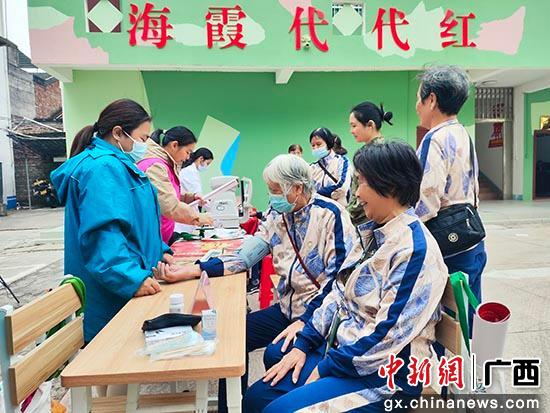 广西北海开展“我和我的祖国”敬老关爱行志愿服务活动