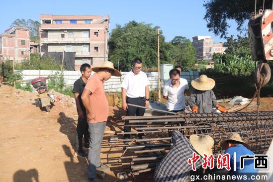 人大代表及时反映群众“愁盼” 重建便民“连心桥”