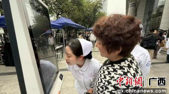 广西医院推行智慧医疗 让医生有更多时间与患者沟通