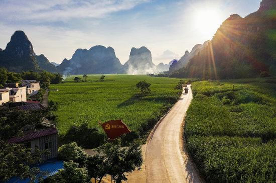 图为大新至龙州公路。曾义平 摄