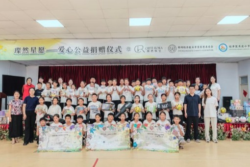 爱心助学显担当 璨然珠宝走进校园开展爱心捐赠活动