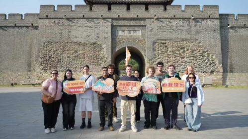 People across the world celebrate Mid-Autumn: Overseas friends discover 'diverse Liaoning'