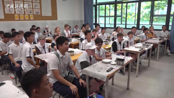 新西兰青少年在琼研学交流：“我真的很喜欢舞狮和画中国画”
